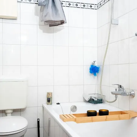 Livemore24 - 1 In Wlan - Smart-tv - 24-7 Check-in Und Kueche Lägenhet *